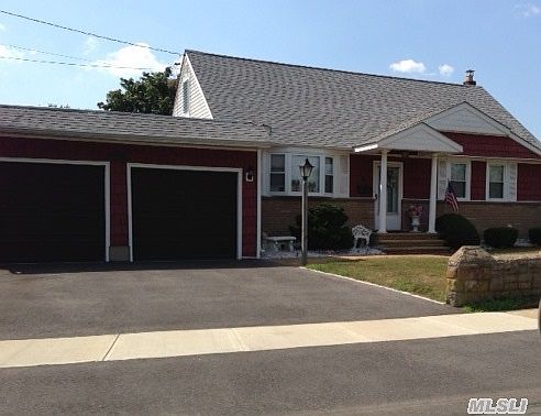 1st image of 7 Edmore Ln S