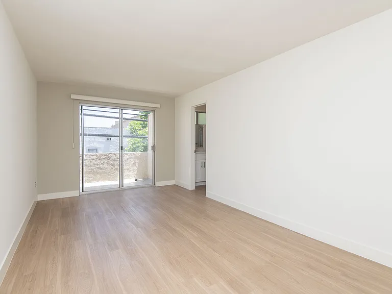 3646 Mentone Ave #9 — Photo 10