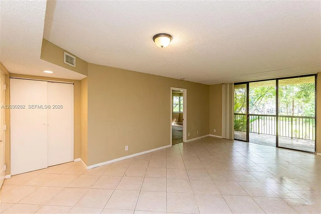 5721 Riverside Dr — Photo 2