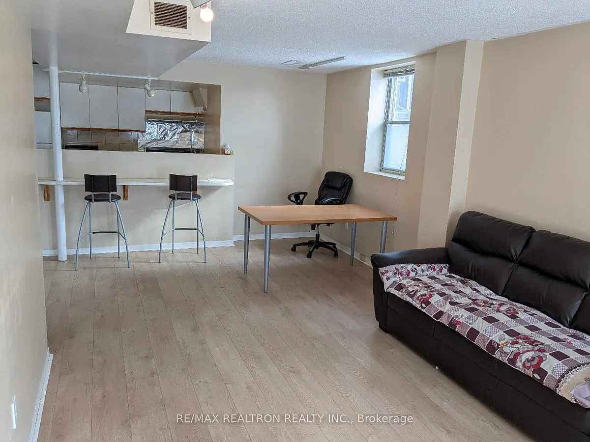 Building Photo - 130 Micmac Cres #LOWER