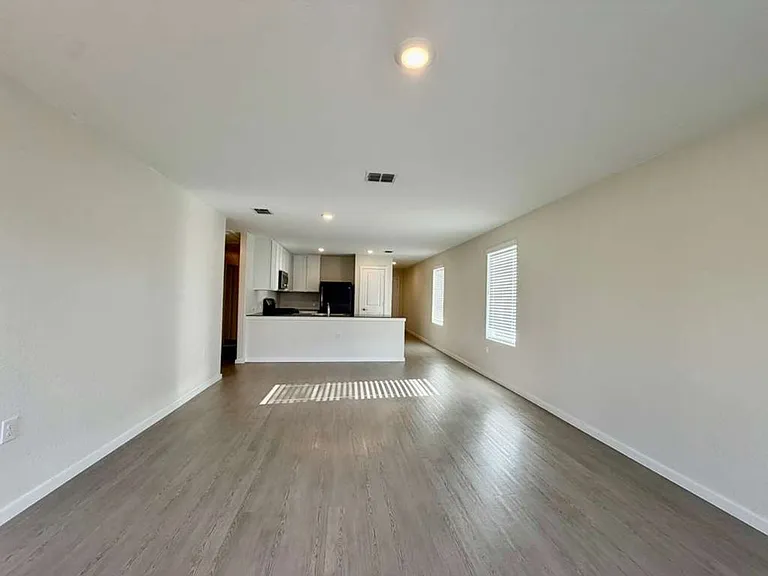 1402 Bertha Br — Photo 4