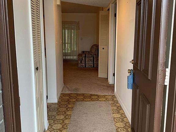 2nd image of 3048 Sir Hamilton Cir #3