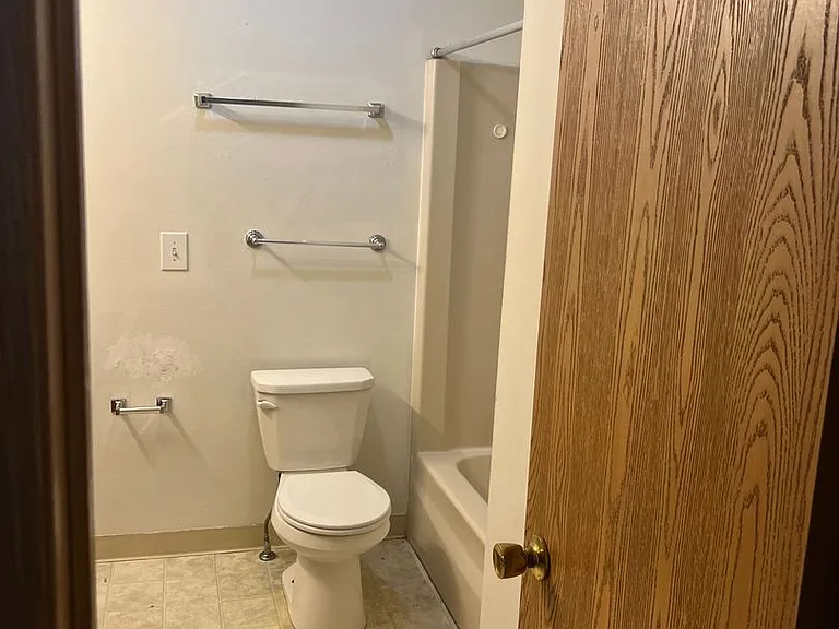 3 Bd Townhome — Photo 19