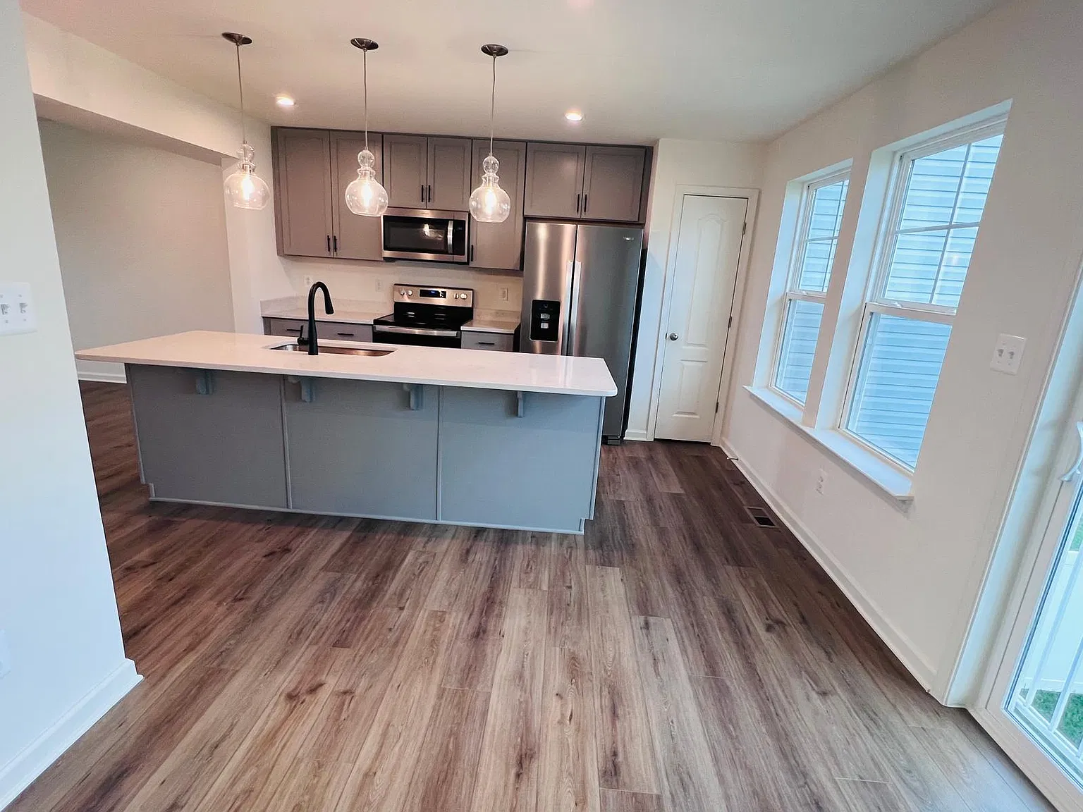 4 bed, 3.5 bath, 1600 sqft, $2,100 — Photo 4