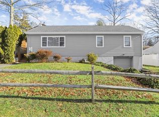 202 Lakeside Dr, Bridgeport, CT 06606