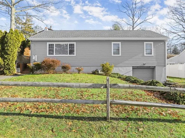 202 Lakeside Drive, Bridgeport, CT 06606