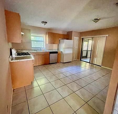3rd image of 7378 Willow Springs Cir E