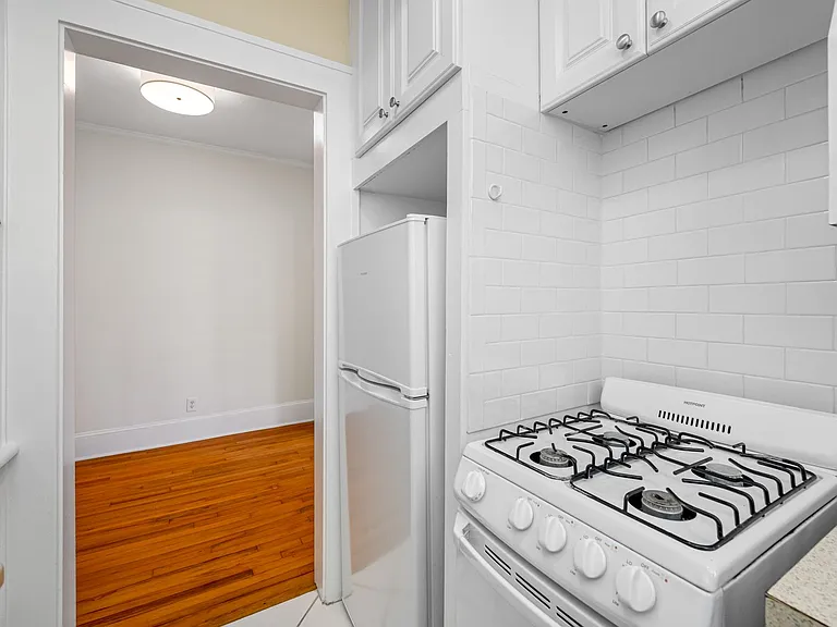 2115 W Hills Ave — Photo 20