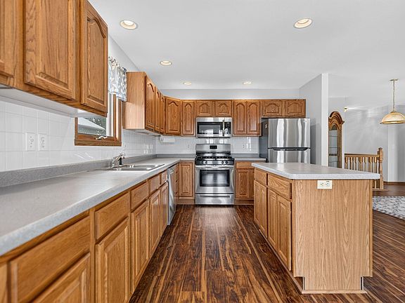 3rd image of 1840 Darby Ln