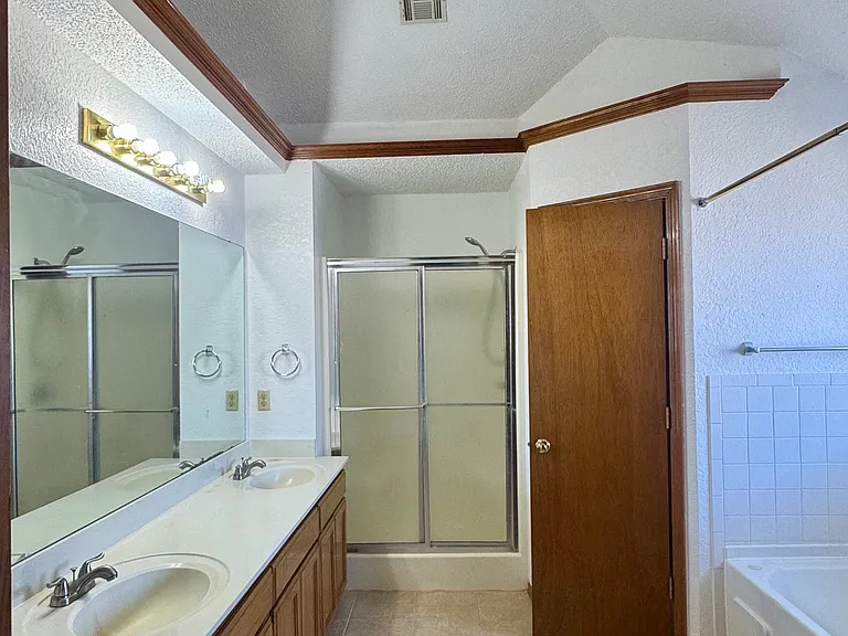 2421 Morning Glory Dr — Photo 8