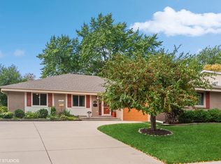 2738 N Patton Ave, Arlington Heights, IL 60004