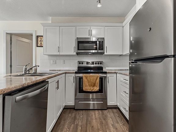 2nd image of 9422 Victor St #218