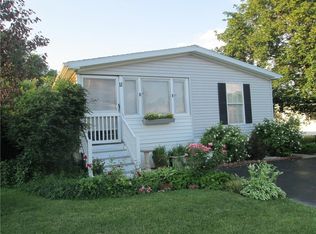 11 Sycamore Dr, Avon, NY 14414