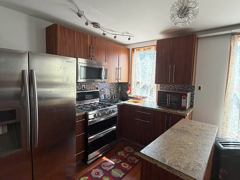 359 6th St #2 — Photo 3