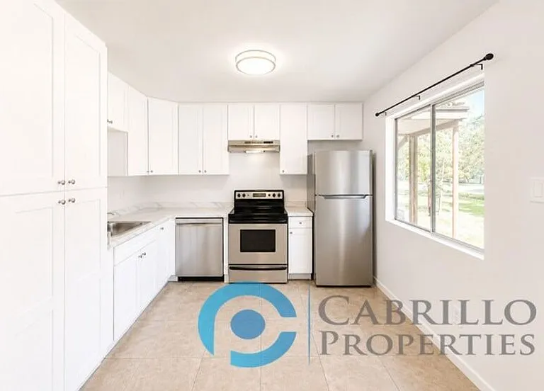 925 Martin Dr #2 — Photo 5