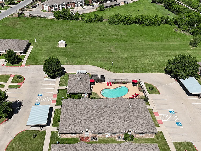 Explore Lexington Court Apartments