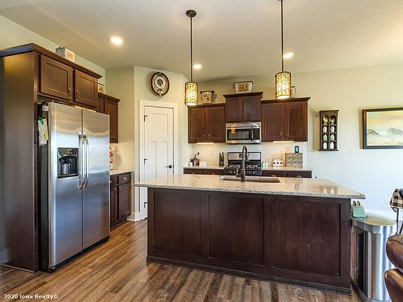 5th image of 533 NW Autumn Crest Dr