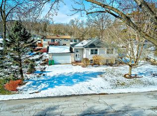 9617 E Witchie Dr, Fox River Grove, IL 60021