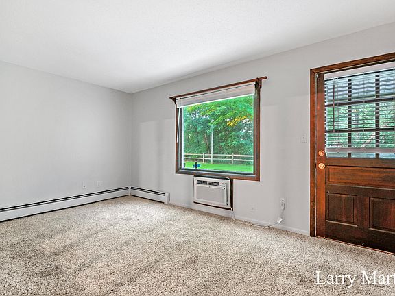 2nd image of 3373 Division Ave SW