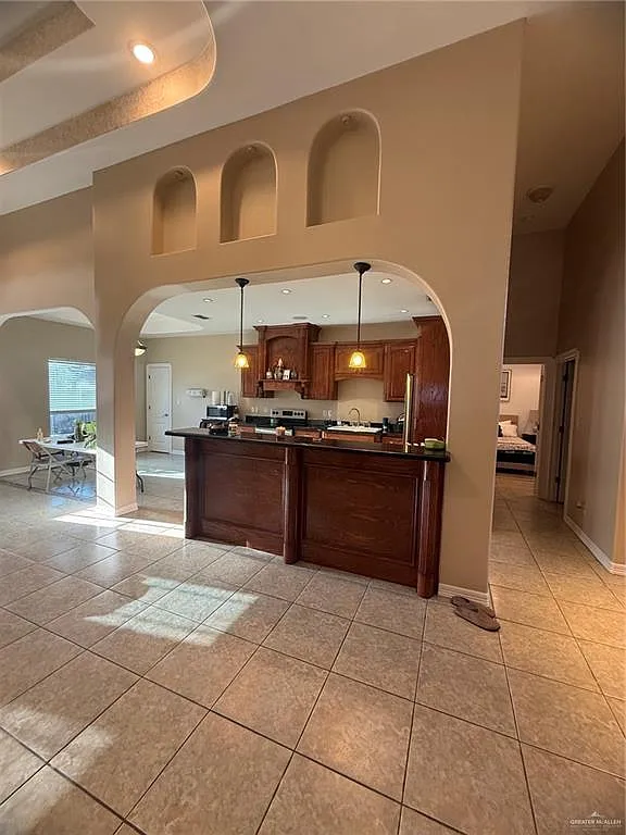 3 bed, 2.0 bath, 1959 sqft, $2,000 — Photo 4