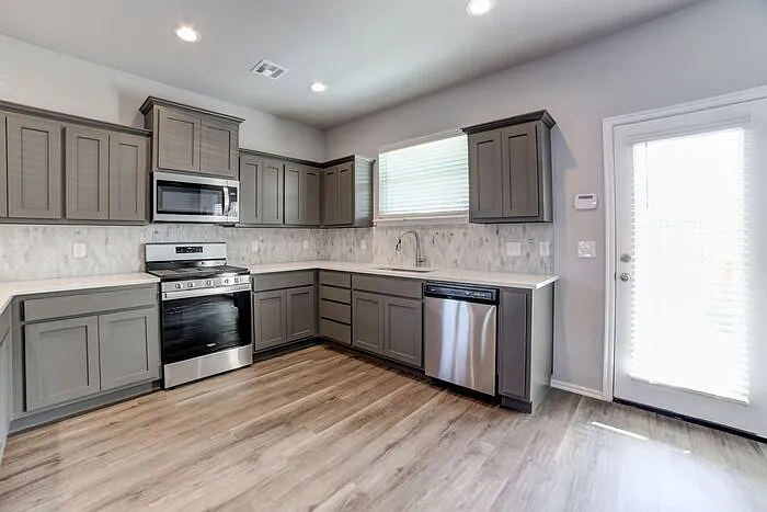 2414 E 6th St #A — Photo 14