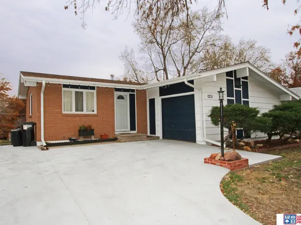 1231 Carlos Dr, Lincoln, NE 68505