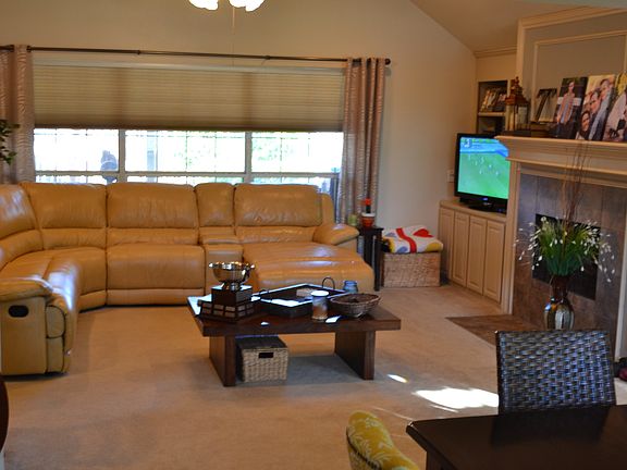 2nd image of 1117 Hilton Dr