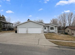 138 E Calgary Ave, Bismarck, ND 58503