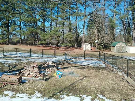 5th image of 121 Lakeside Dr