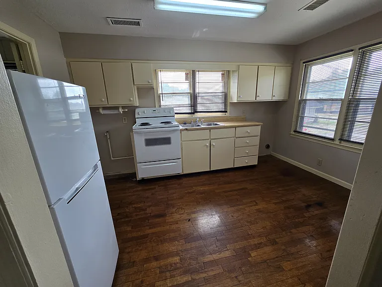 2412 Crawford Rd #B — Photo 2