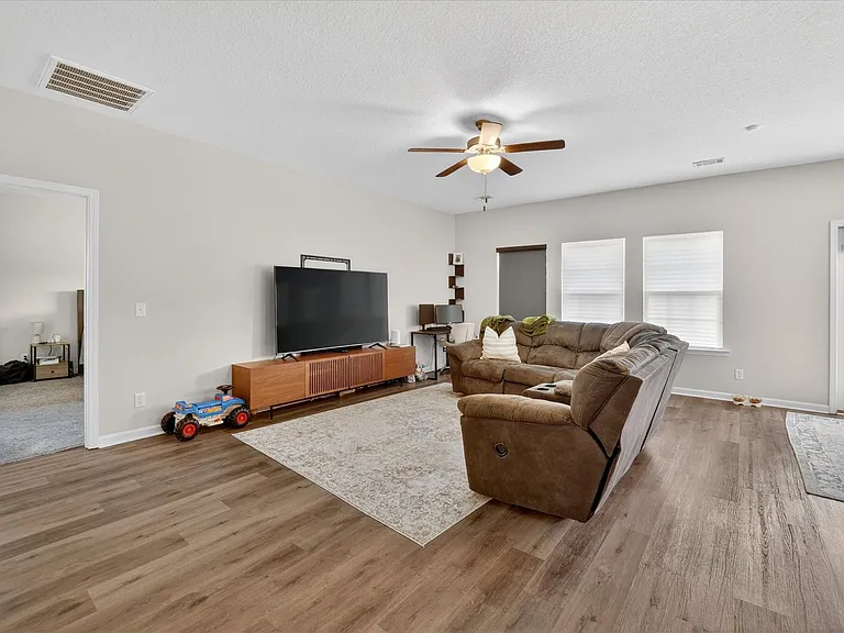 539 Brightleaf Cir — Photo 4