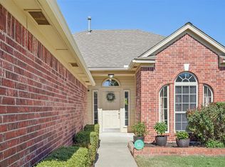 2625 SE 10th St, Moore, OK 73160