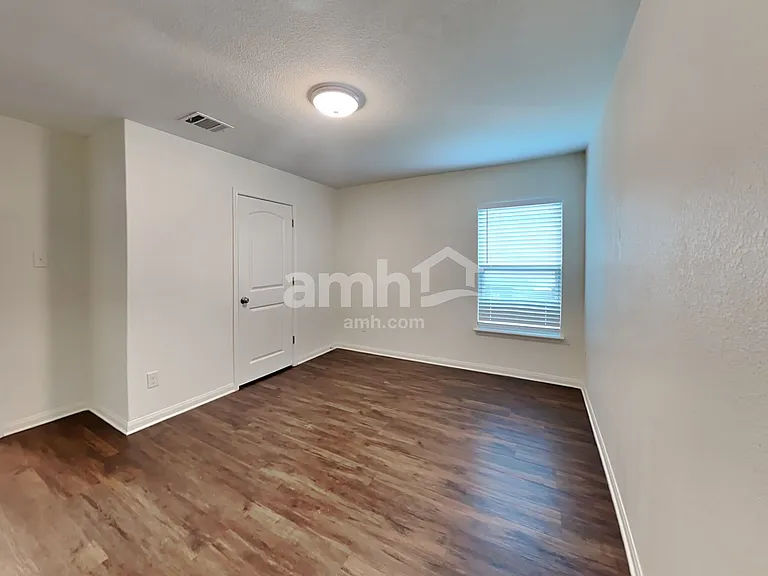 1564 Breanna Ln — Photo 13