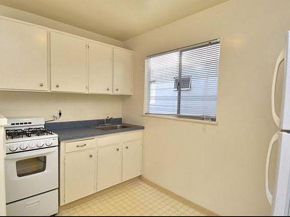 4th image of 531 Chestnut St APT 1