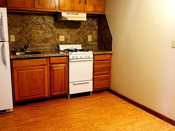 3rd image of 4404 Davenport St APT 2