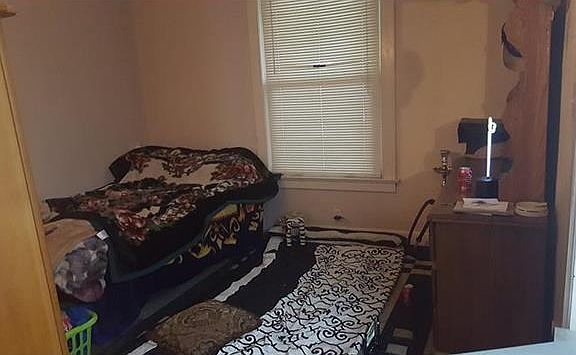 4th image of 832 S Crysler Ave