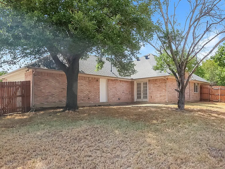 863 Sonora Ln — Photo 16