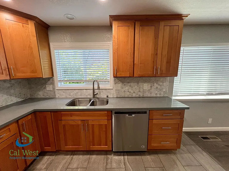 1567 Oriole Ave — Photo 14