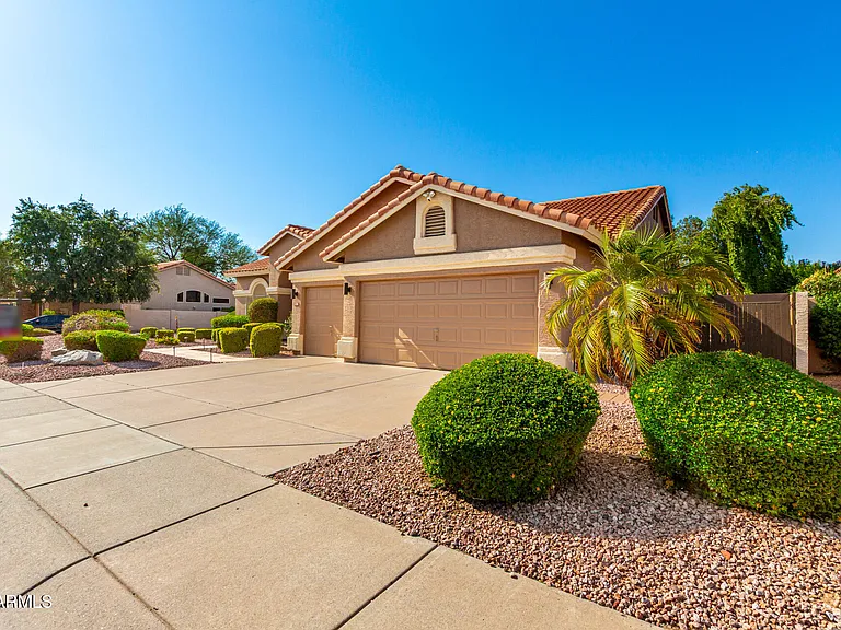 4704 E Hearn Rd — Photo 40