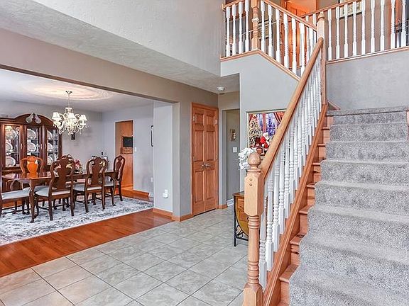2nd image of 823 Bradgate Dr