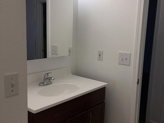 5th image of 5452 Windflower Cir #B