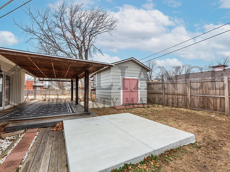 2210 W Columbine Ln — Photo 4