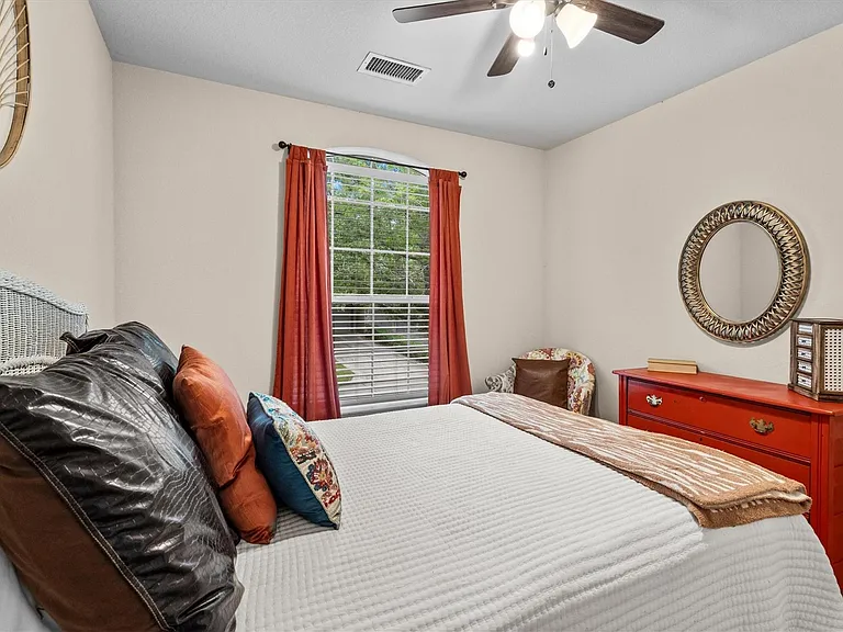 31 Endor Forest Pl — Photo 37