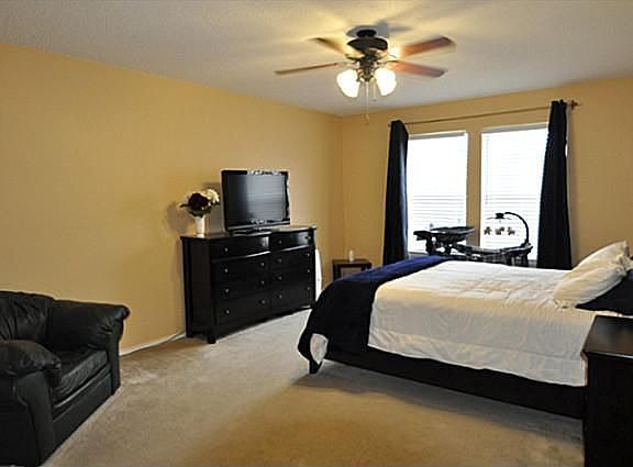 5th image of 131 Hampshire Ln
