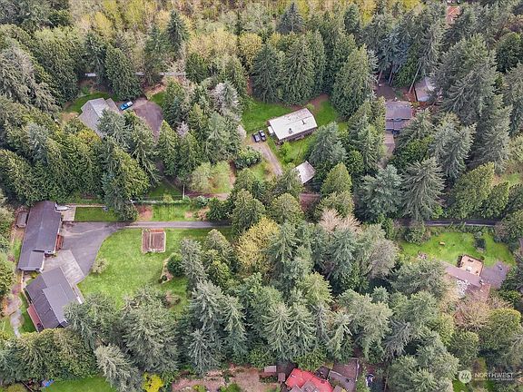 4th image of 18519 Larch Way