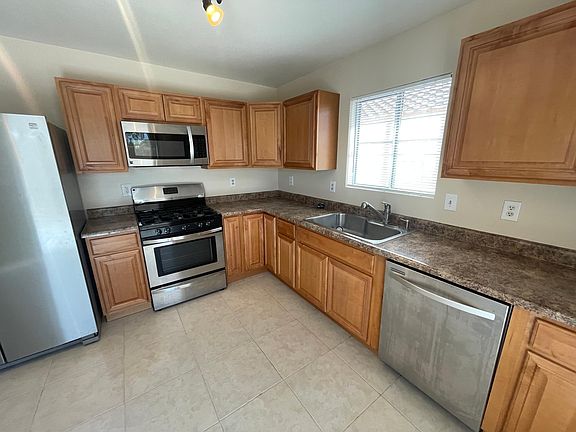 5th image of 613 Alecandro Daniel Ave