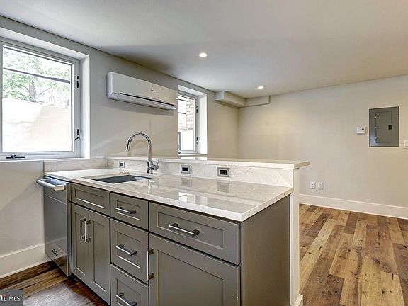 4th image of 1910 Kalorama Rd NW APT 3