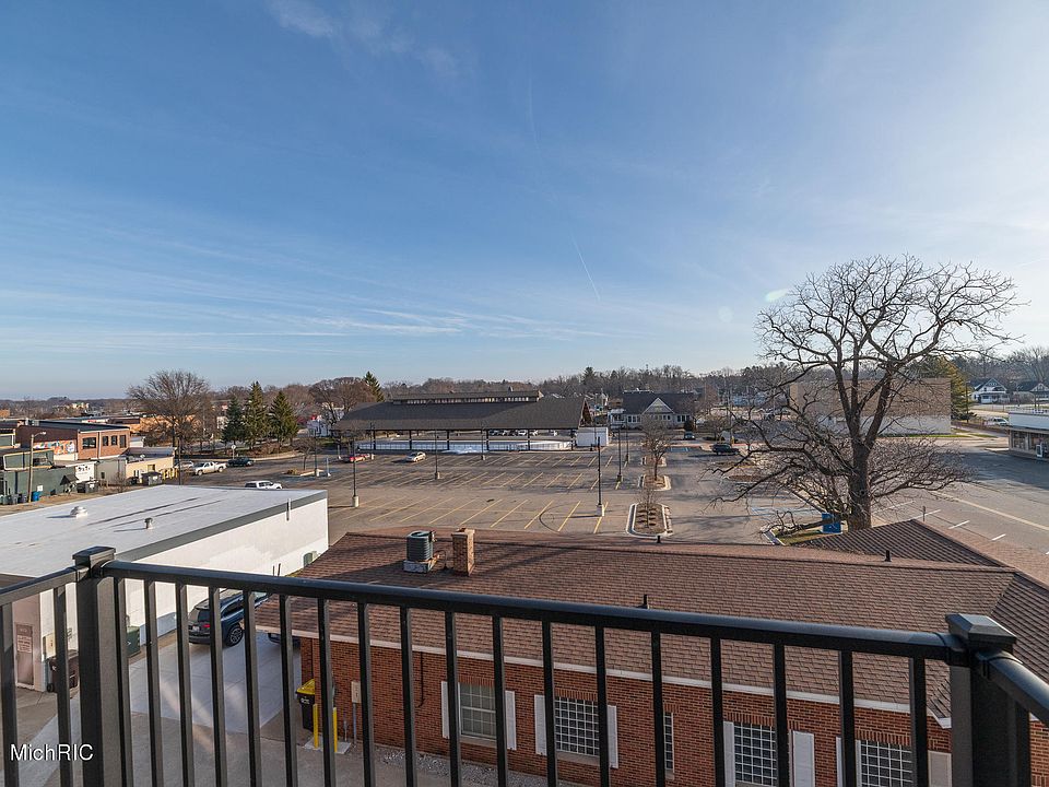 335 Center St South Haven MI Zillow