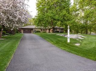 7 Sunbrook Rd, Woodbridge, CT 06525