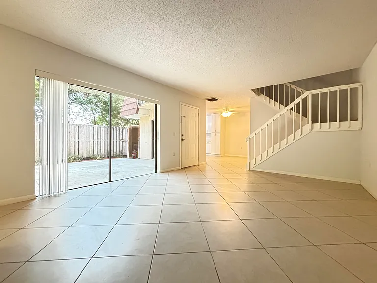 2110 21st Ln — Photo 10